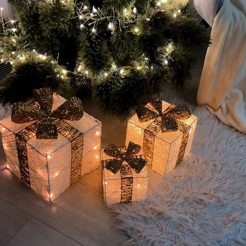 Набір декоративних подарунків з LED - підсвіткою (білі з золотою стрічкою)
